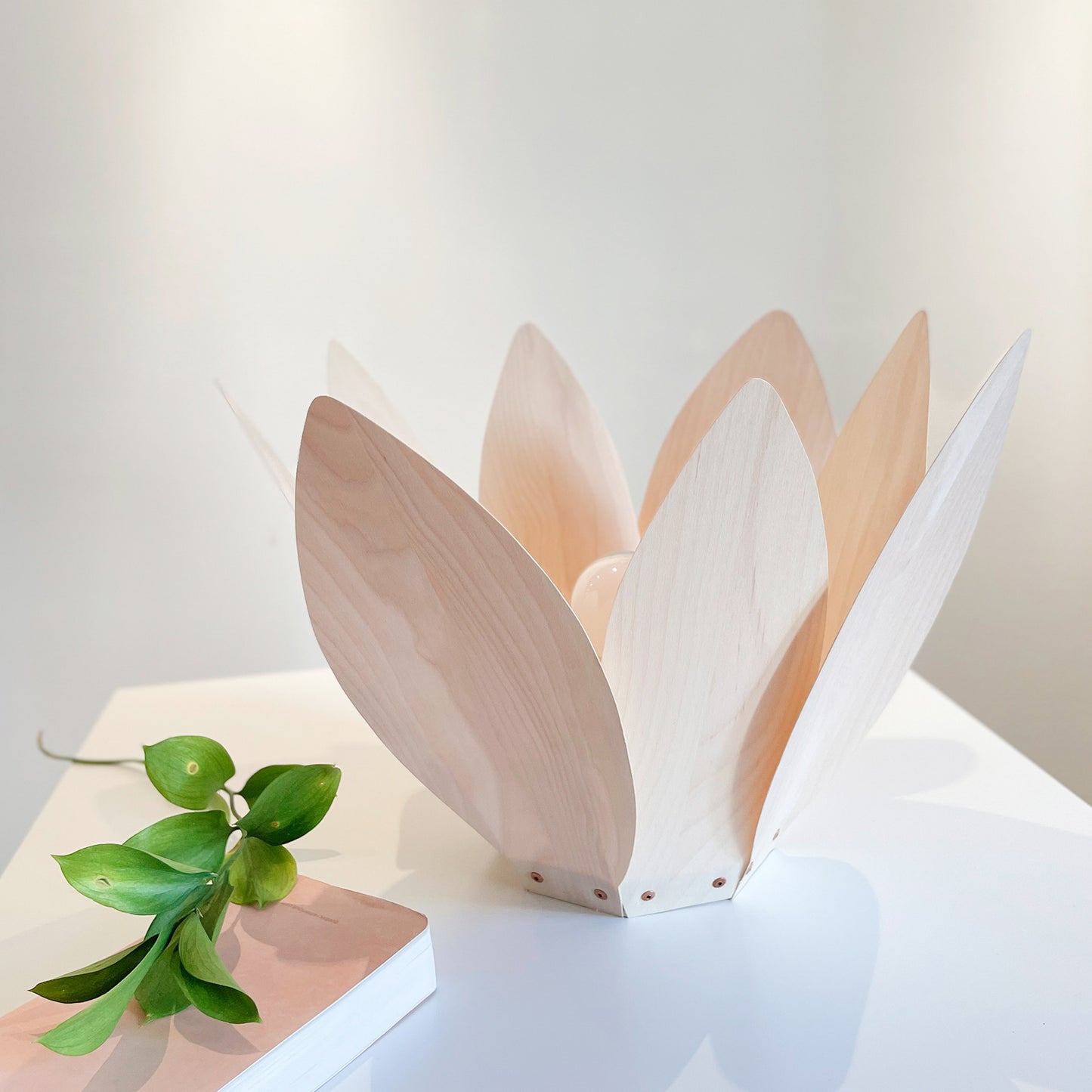 Flora 4 / Table Lamp / Maple