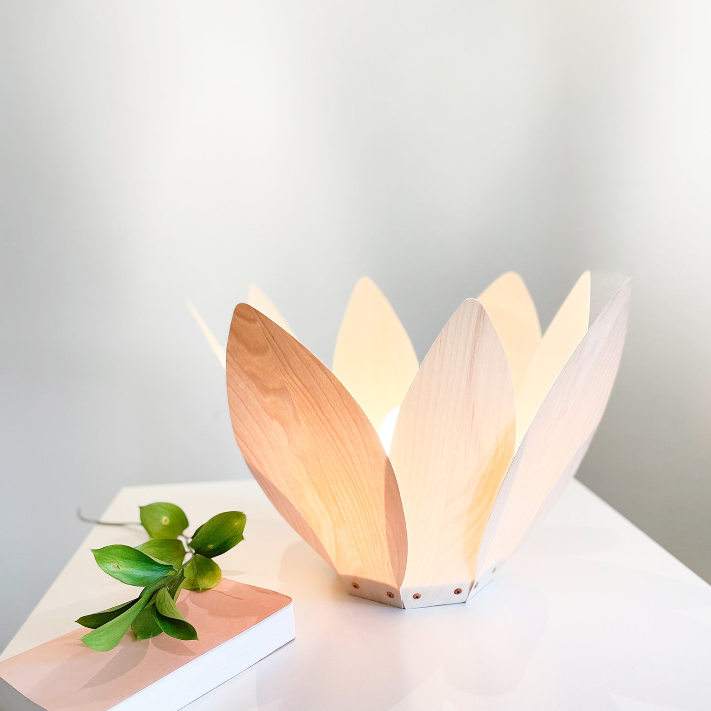 Flora 4 / Table Lamp / Maple