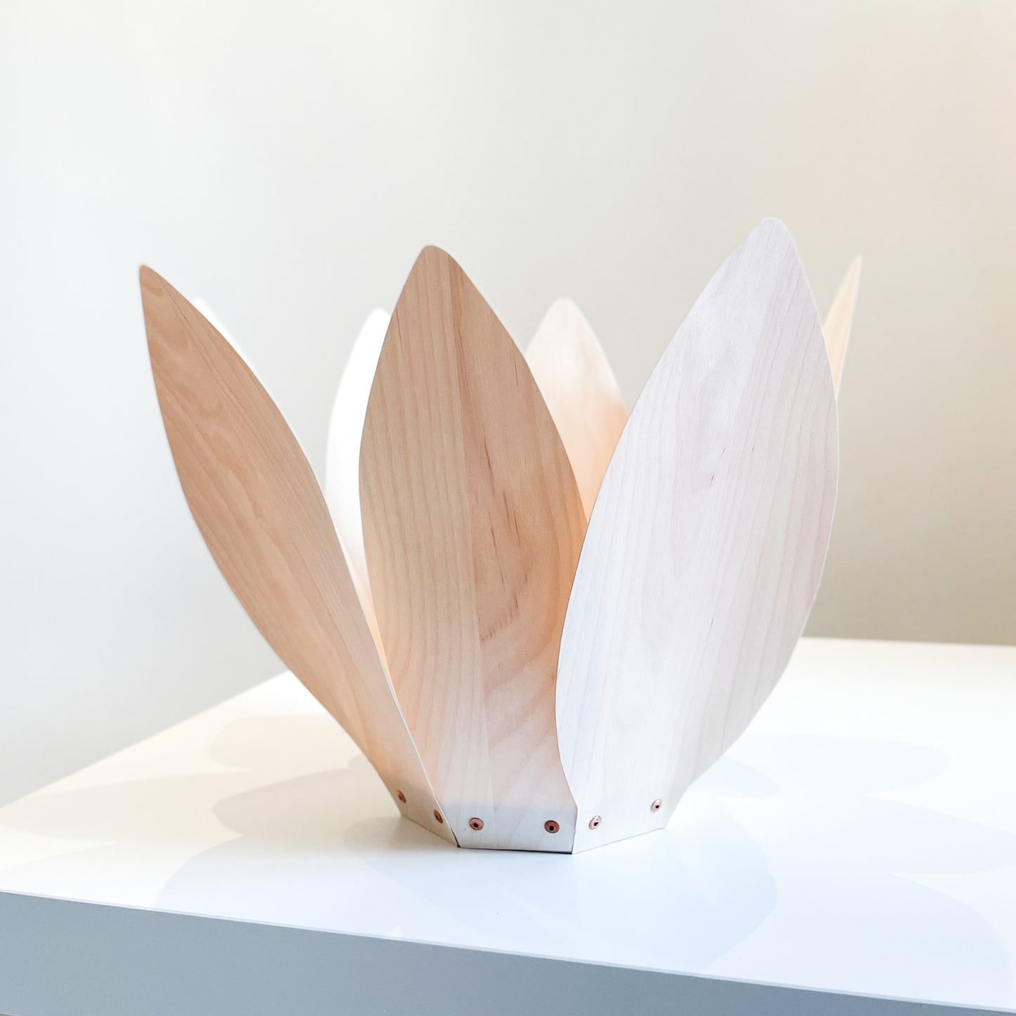 Flora 4 / Table Lamp / Maple