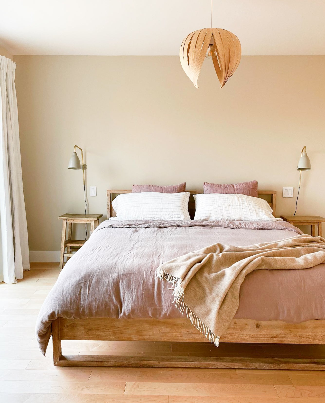 Gladys Medium / Oak